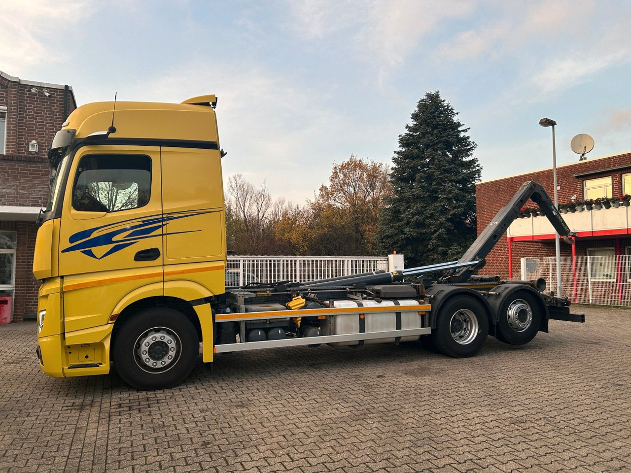 Mercedes-Benz 2545 Actros MEILLER Abroller 6x2 - Hook lift truck: picture 4 Mercedes-Benz 2545 Actros MEILLER Abroller 6x2 - Hook lift truck: picture 4