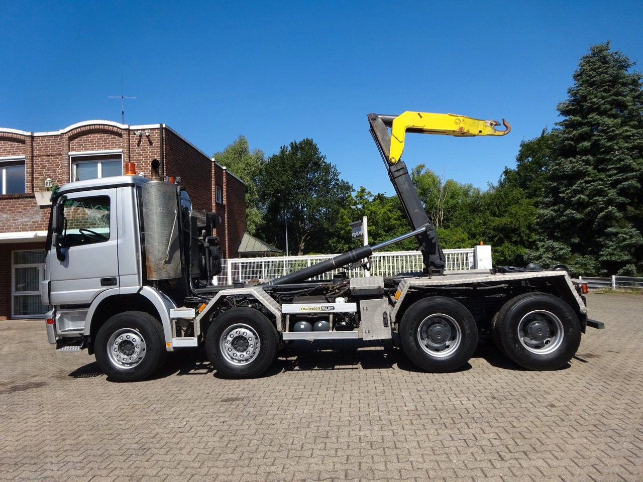 Mercedes-Benz 3244  Actros PALFINGER Abroller 8x4 - Hook lift truck: picture 5 Mercedes-Benz 3244  Actros PALFINGER Abroller 8x4 - Hook lift truck: picture 5