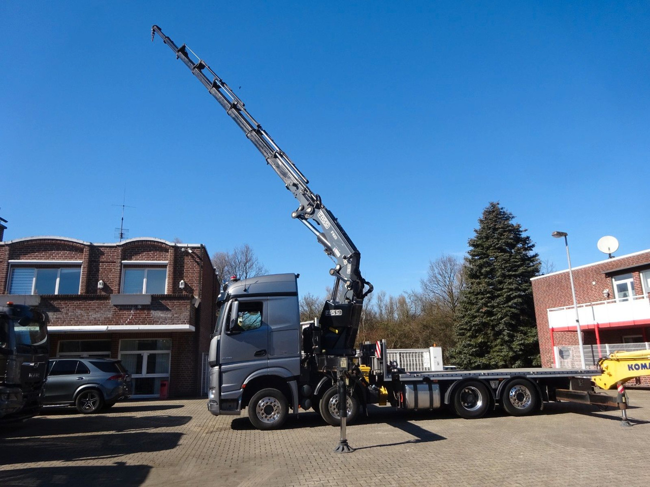 Mercedes-Benz 3453 Plattform + Fassi F820 Kran 8x2 Mercedes-Benz 3453 FASSI F820 Kran 8x Hydr. Ausschub - Crane truck, Dropside/ Flatbed truck: picture 2 Mercedes-Benz 3453 Plattform + Fassi F820 Kran 8x2 Mercedes-Benz 3453 FASSI F820 Kran 8x Hydr. Ausschub - Crane truck, Dropside/ Flatbed truck: picture 2