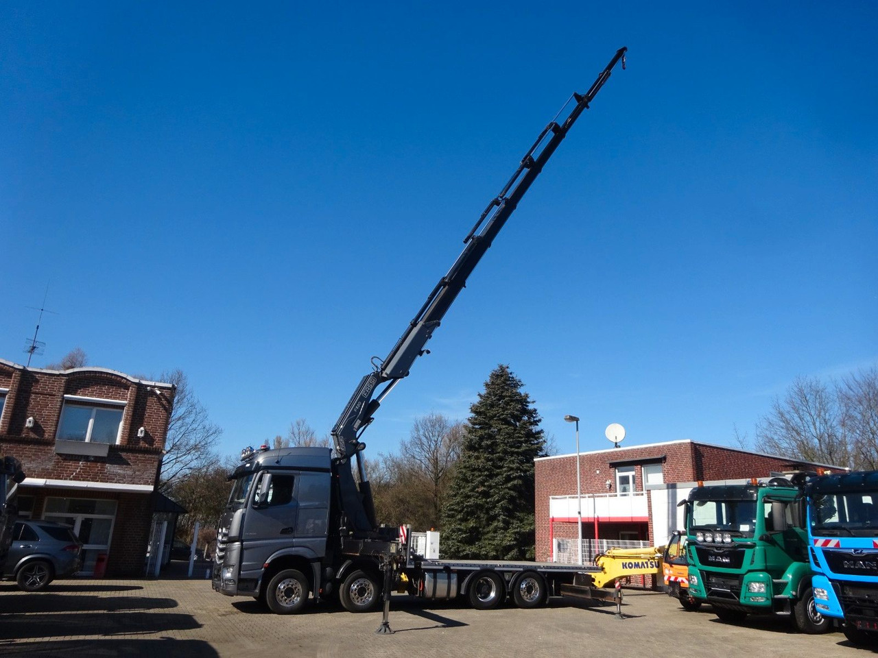 Mercedes-Benz 3453 Plattform + Fassi F820 Kran 8x2 Mercedes-Benz 3453 FASSI F820 Kran 8x Hydr. Ausschub - Crane truck, Dropside/ Flatbed truck: picture 3 Mercedes-Benz 3453 Plattform + Fassi F820 Kran 8x2 Mercedes-Benz 3453 FASSI F820 Kran 8x Hydr. Ausschub - Crane truck, Dropside/ Flatbed truck: picture 3