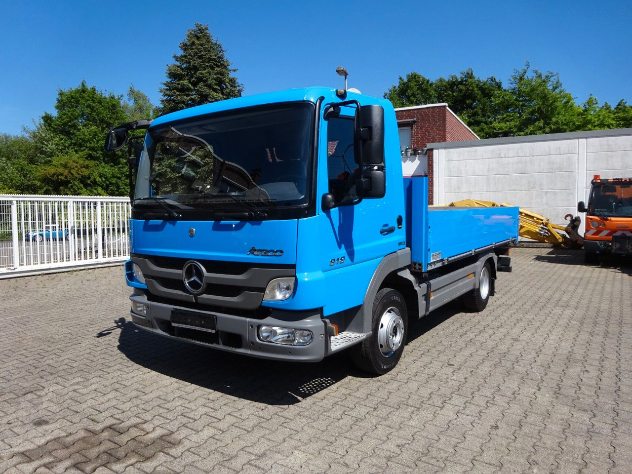 Mercedes-Benz 818 Atego kurze Pritsche 4.0 Meter - Open body delivery van: picture 2 Mercedes-Benz 818 Atego kurze Pritsche 4.0 Meter - Open body delivery van: picture 2