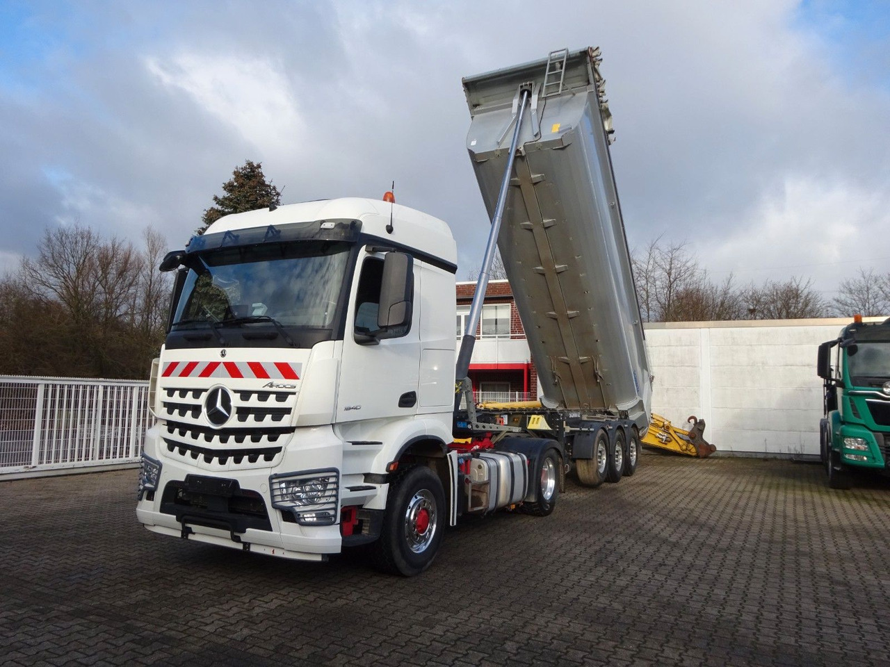Mercedes-Benz 1840 Arocs HAD-4x4 Mercedes-Benz 1840 Arocs HAD-4x4 Allrad - Tractor unit: picture 1 Mercedes-Benz 1840 Arocs HAD-4x4 Mercedes-Benz 1840 Arocs HAD-4x4 Allrad - Tractor unit: picture 1