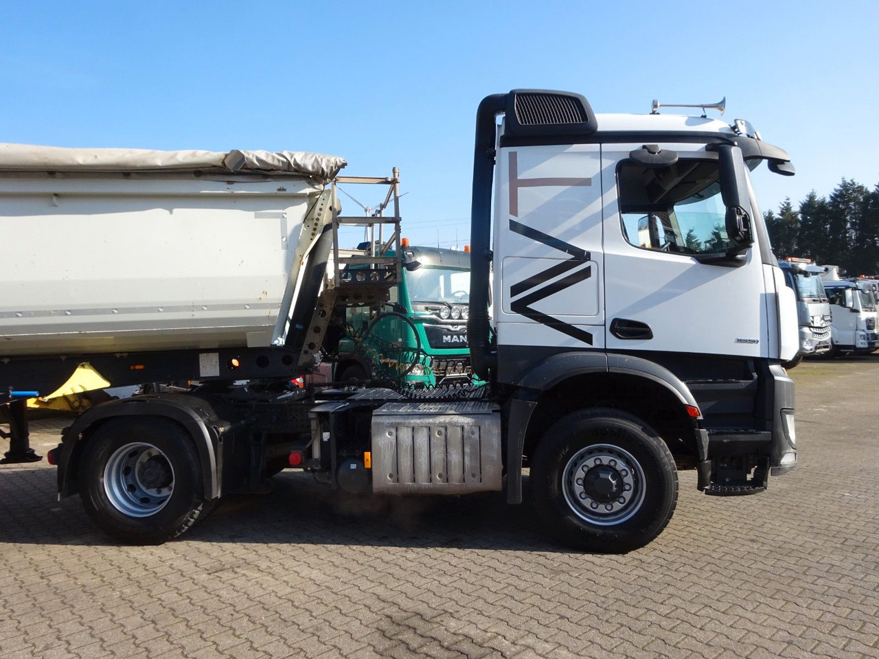 Mercedes-Benz 1851 Arocs SZM 4x2-4 HAD + Hydr. Kipperpumpe Mercedes-Benz 1851 Arocs SZM 4x4 HAD + Hydr. Kipperpumpe - Tractor unit: picture 2 Mercedes-Benz 1851 Arocs SZM 4x2-4 HAD + Hydr. Kipperpumpe Mercedes-Benz 1851 Arocs SZM 4x4 HAD + Hydr. Kipperpumpe - Tractor unit: picture 2
