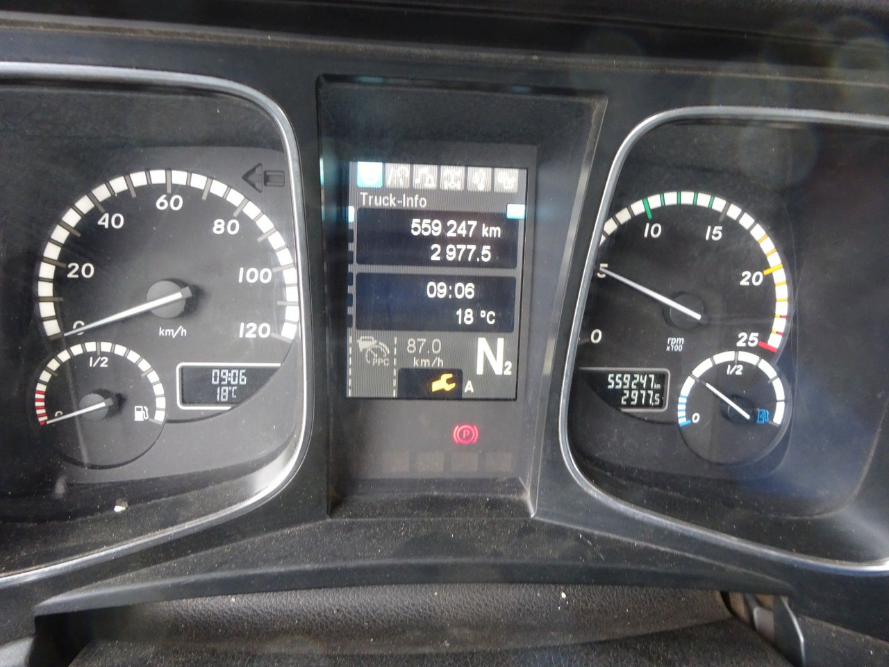 Tractor unit Mercedes-Benz 845 Actros SZM mit Hydraulik Pumpe 4x2: picture 13