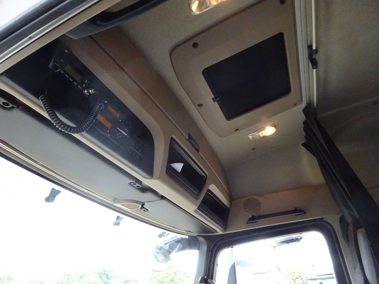 Tractor unit Mercedes-Benz 845 Actros SZM mit Hydraulik Pumpe 4x2: picture 14