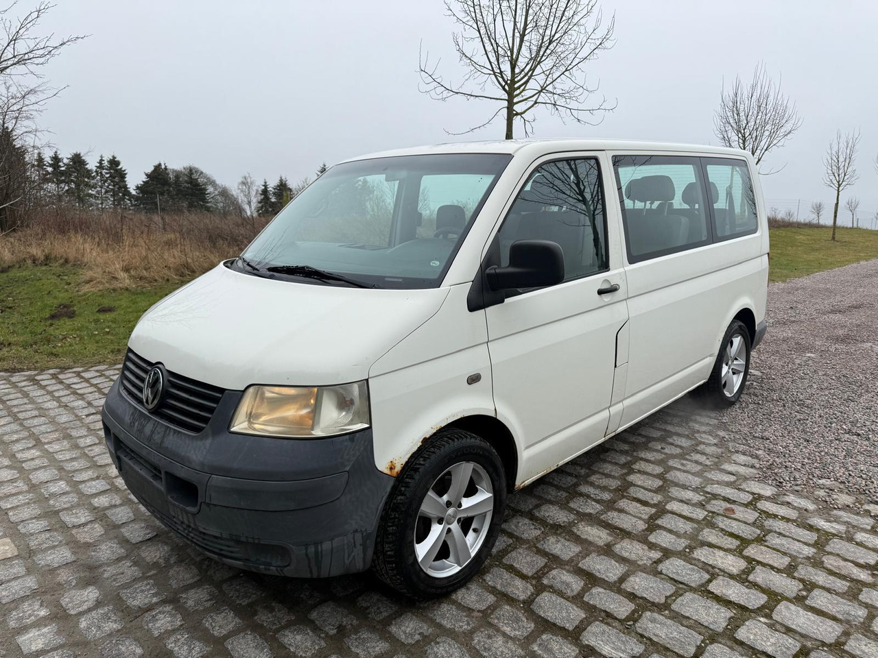 Volkswagen T5 Transporter 1.9 TDI *9 Sitze * 4250 € - Passenger van: picture 2 Volkswagen T5 Transporter 1.9 TDI *9 Sitze * 4250 € - Passenger van: picture 2