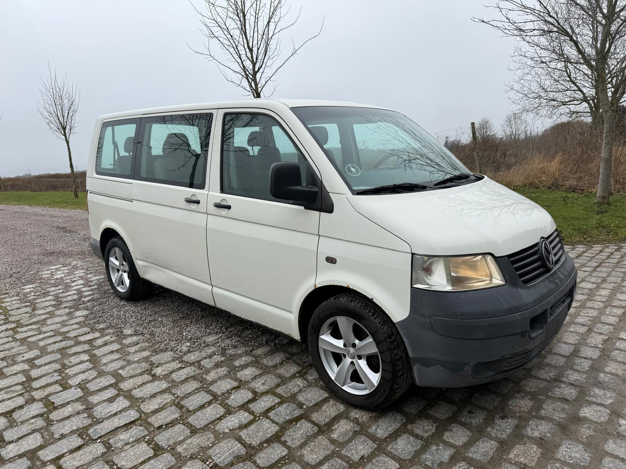 Volkswagen T5 Transporter 1.9 TDI *9 Sitze * 4250 € - Passenger van: picture 1 Volkswagen T5 Transporter 1.9 TDI *9 Sitze * 4250 € - Passenger van: picture 1