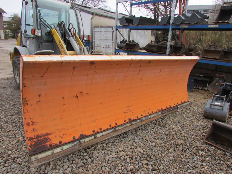 Kramer 750 mit Schild und Streuer Winterdienst - Wheel loader: picture 3 Kramer 750 mit Schild und Streuer Winterdienst - Wheel loader: picture 3