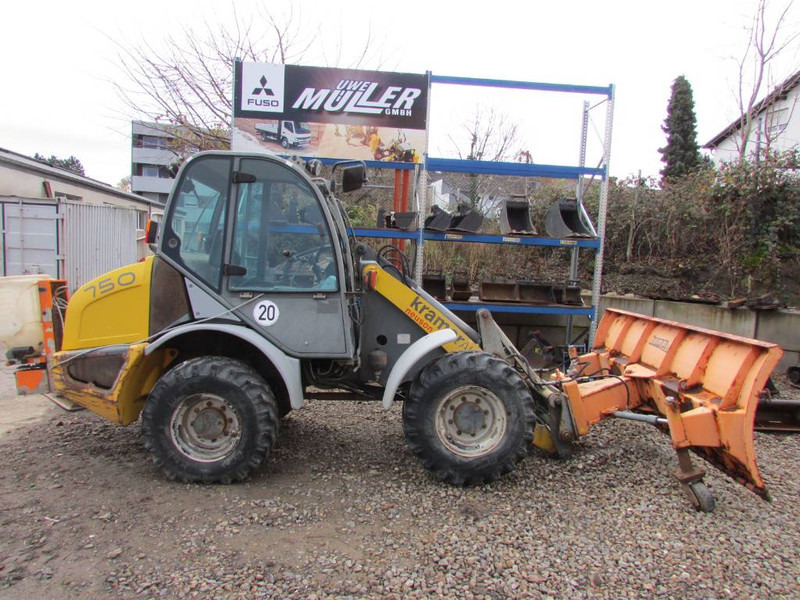 Kramer 750 mit Schild und Streuer Winterdienst - Wheel loader: picture 1 Kramer 750 mit Schild und Streuer Winterdienst - Wheel loader: picture 1