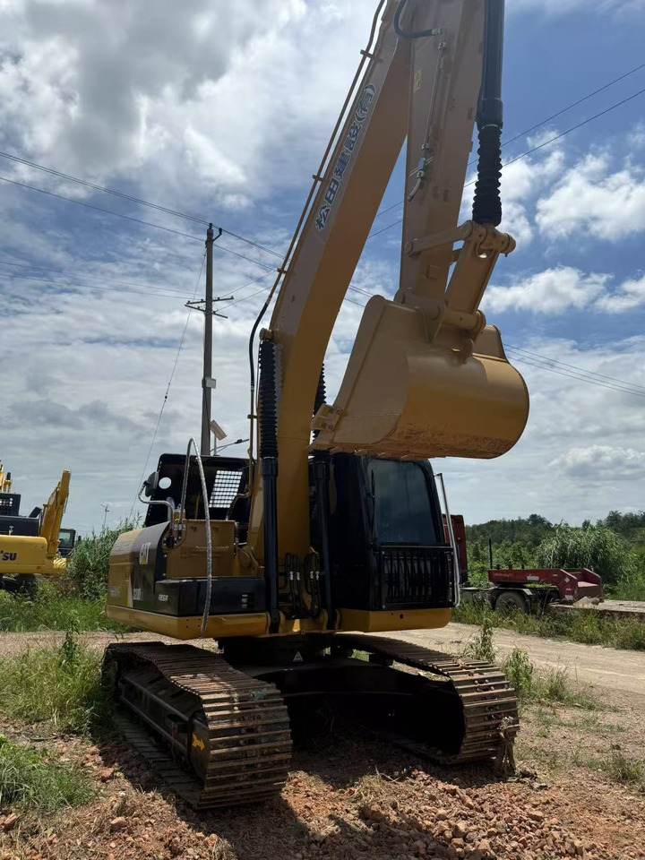 CAT 320D2 - Crawler excavator: picture 3 CAT 320D2 - Crawler excavator: picture 3