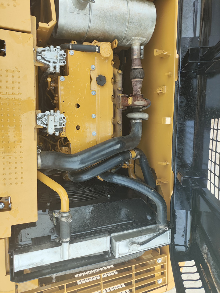 CATERPILLAR 320D2 - Crawler excavator: picture 4 CATERPILLAR 320D2 - Crawler excavator: picture 4
