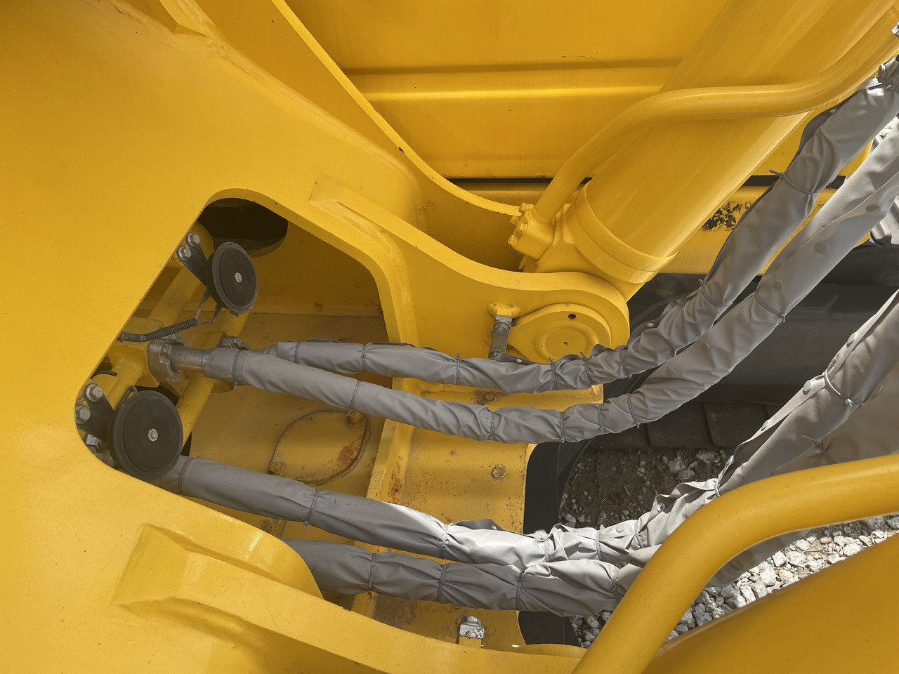 Crawler excavator KOMATSU PC350-8: picture 9