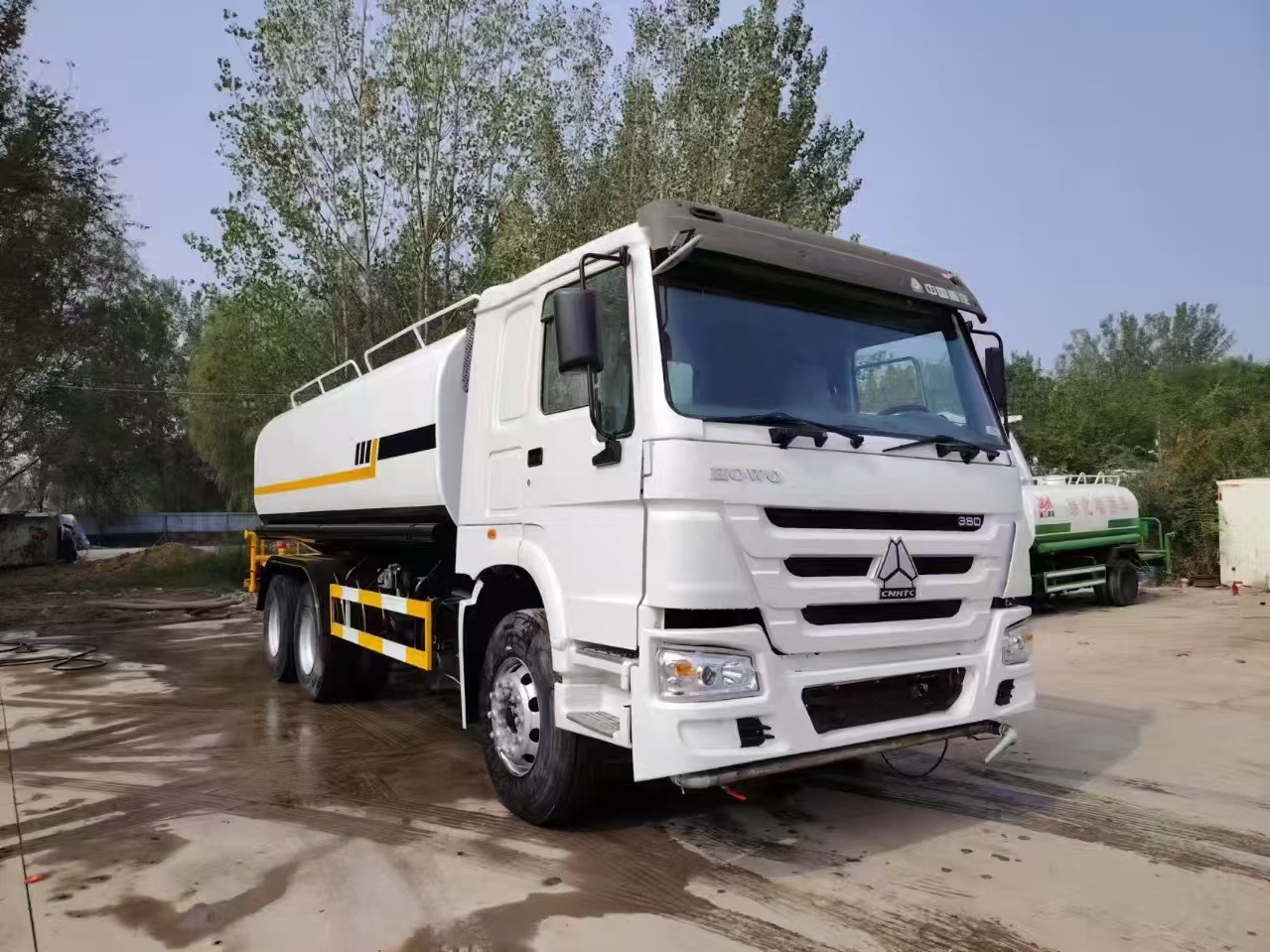 SINOTRUK HOWO sprinkler - Tanker truck: picture 1 SINOTRUK HOWO sprinkler - Tanker truck: picture 1