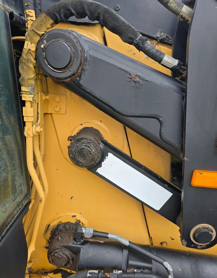 Backhoe loader Caterpillar: picture 6