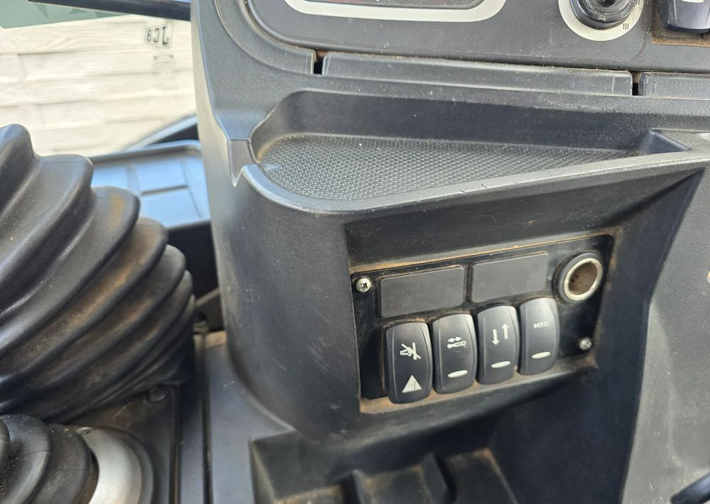 Backhoe loader JCB: picture 7