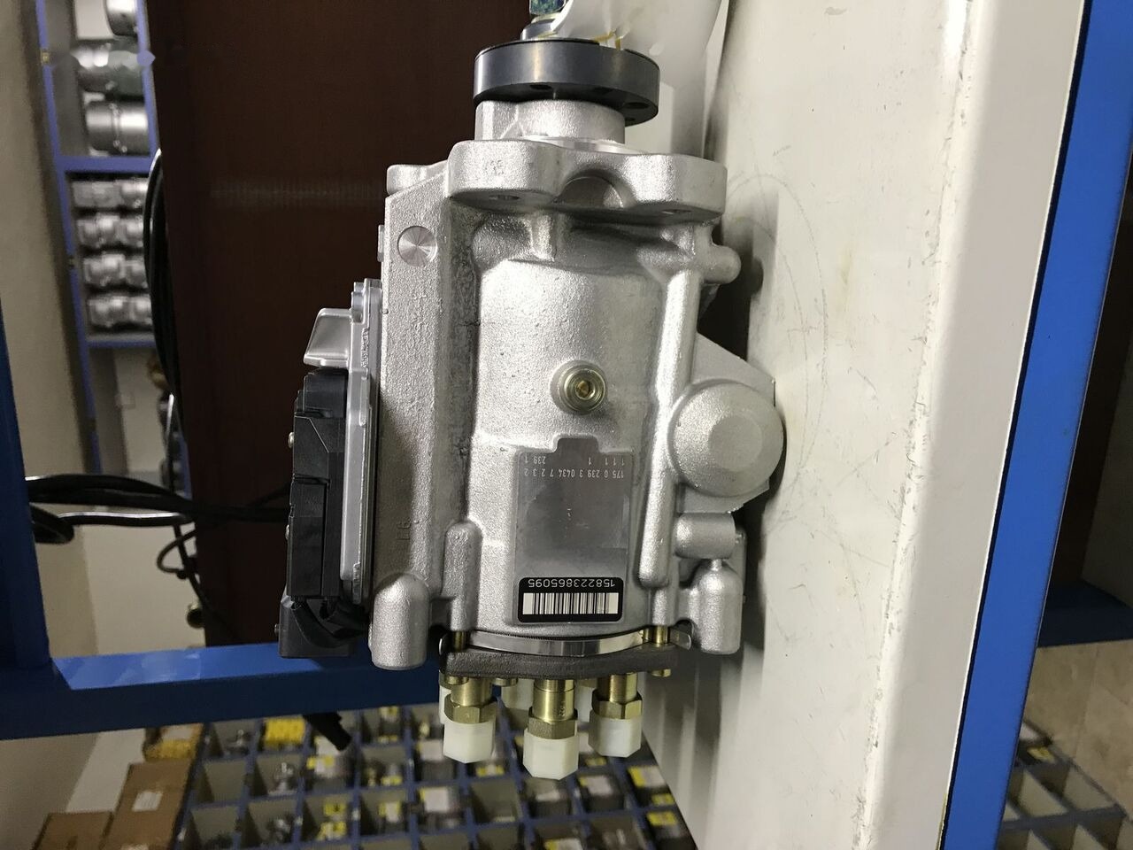 Bosch 2018 51965010612 MAN - Fuel pump for Truck: picture 3 Bosch 2018 51965010612 MAN - Fuel pump for Truck: picture 3