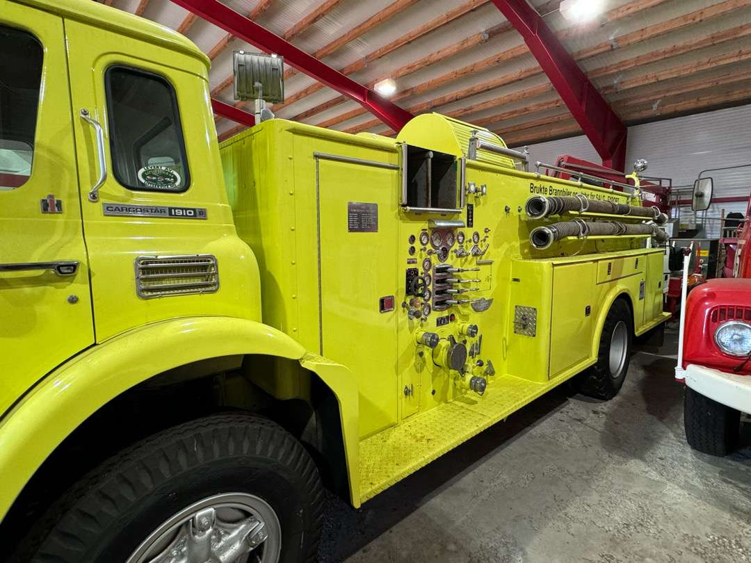 1975 International Cargostar 1910B Firetruck - Fire truck: picture 3 1975 International Cargostar 1910B Firetruck - Fire truck: picture 3
