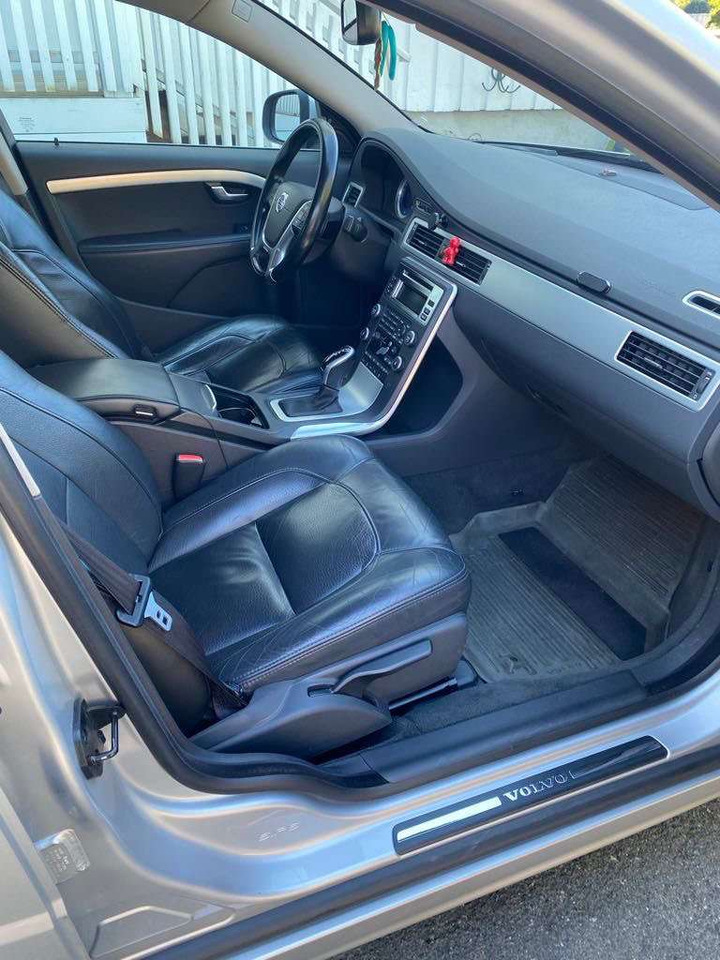 Car 2010 Volvo S80: picture 17