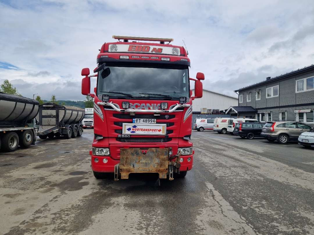 Scania R580 Brøytebil med sideplog og hydraulisk saltsystem - Hook lift truck: picture 1 Scania R580 Brøytebil med sideplog og hydraulisk saltsystem - Hook lift truck: picture 1
