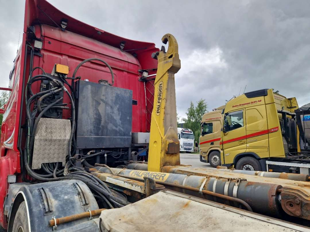 Scania R580 Brøytebil med sideplog og hydraulisk saltsystem - Hook lift truck: picture 5 Scania R580 Brøytebil med sideplog og hydraulisk saltsystem - Hook lift truck: picture 5