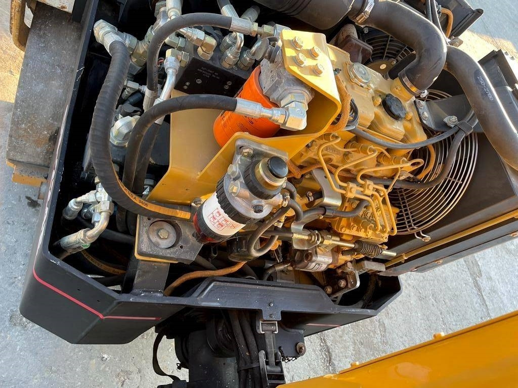 Road roller CAT CB 224 E: picture 13