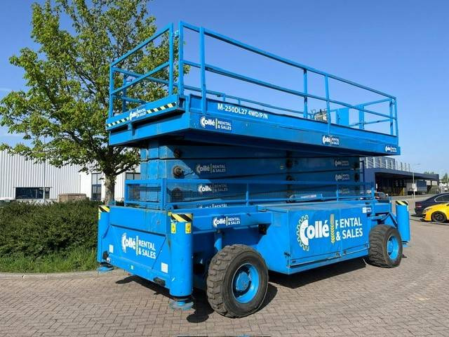 Holland lift M 250 DL 27 | 2003 - Scissor lift: picture 2 Holland lift M 250 DL 27 | 2003 - Scissor lift: picture 2