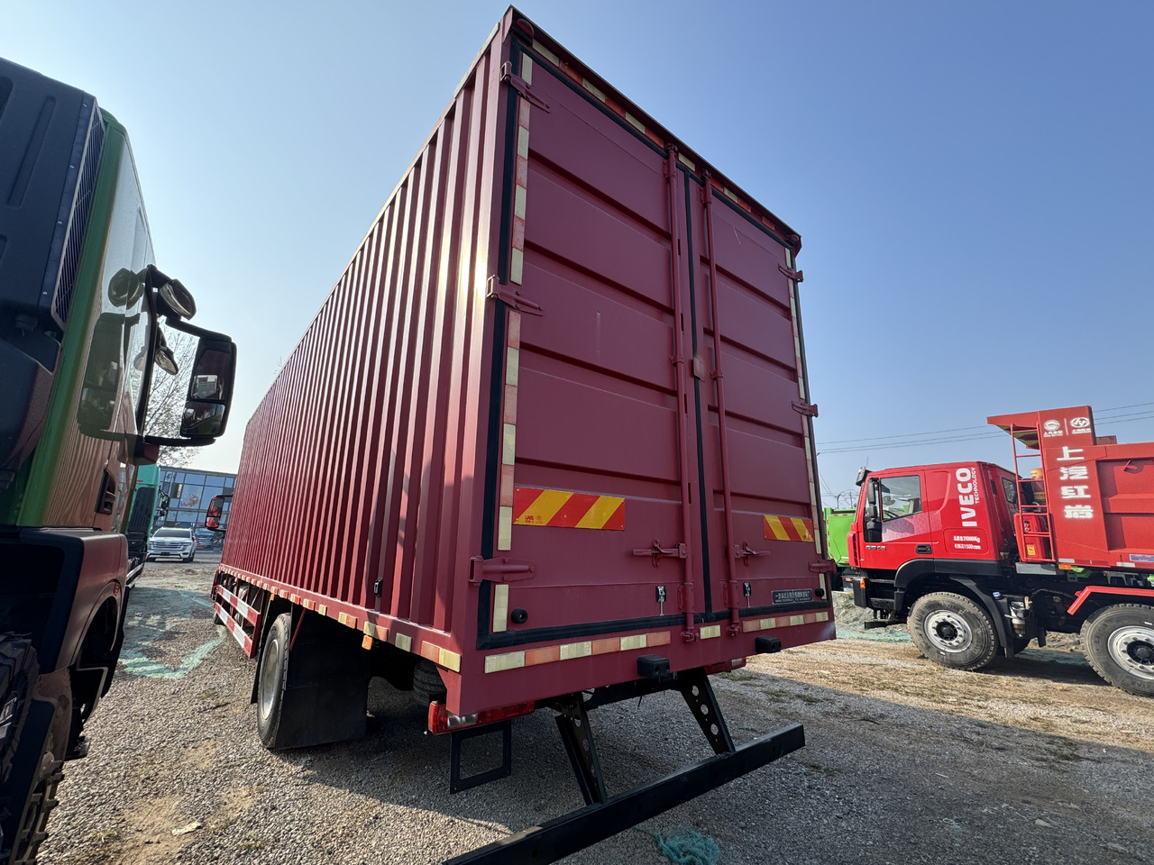HONGYAN HEAVY TRUCK - Box truck: picture 4 HONGYAN HEAVY TRUCK - Box truck: picture 4