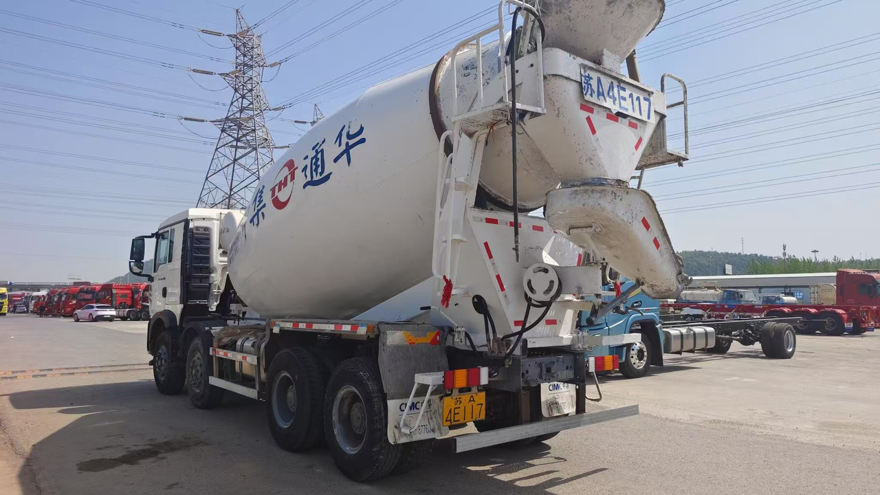 HOWO - Concrete mixer truck: picture 5 HOWO - Concrete mixer truck: picture 5