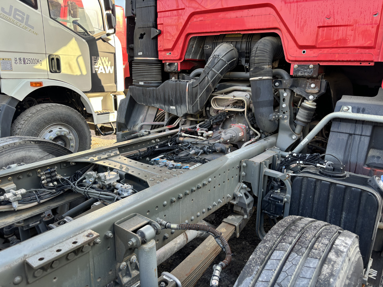 SINOTRUCK HAOHAN N7 - Tractor unit: picture 2 SINOTRUCK HAOHAN N7 - Tractor unit: picture 2