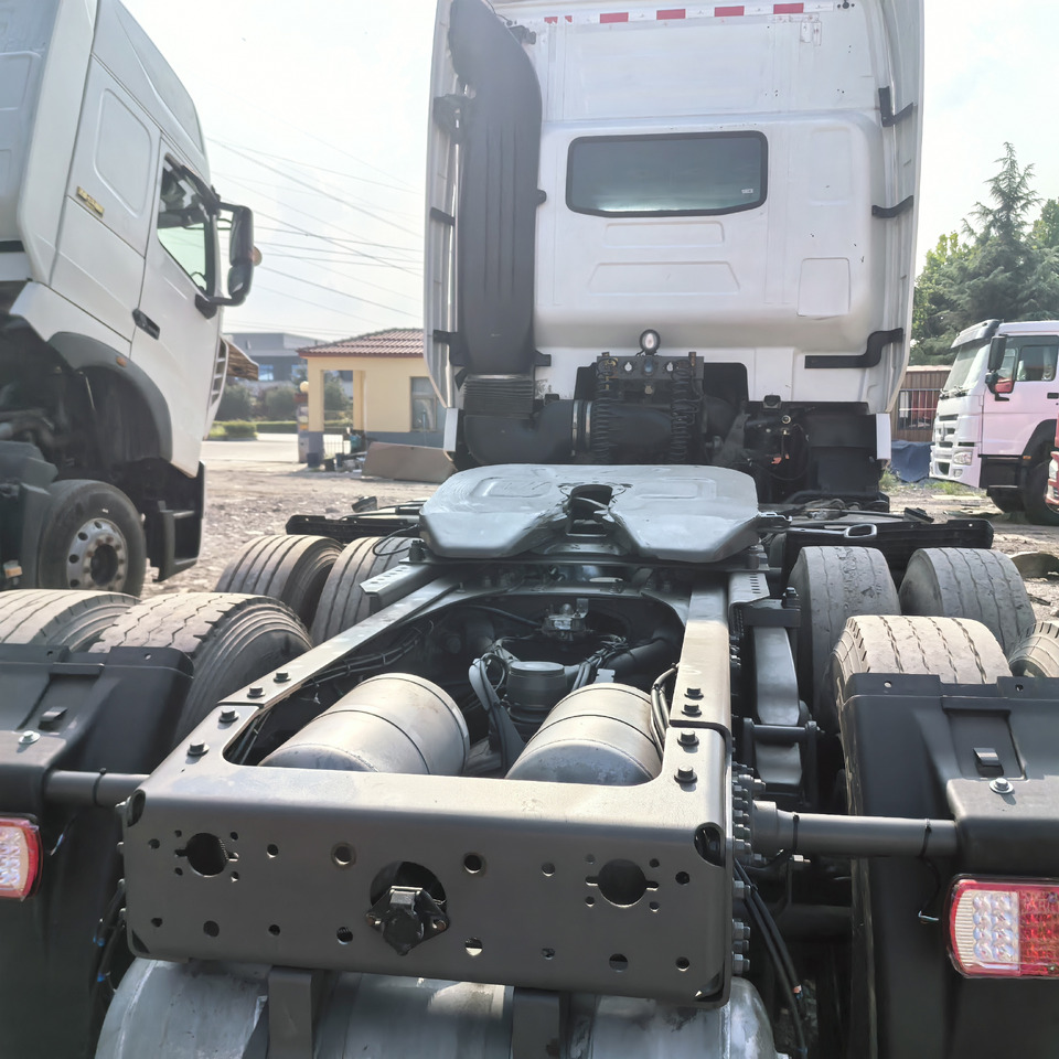 SINOTRUCK HOWO - Tractor unit: picture 4 SINOTRUCK HOWO - Tractor unit: picture 4