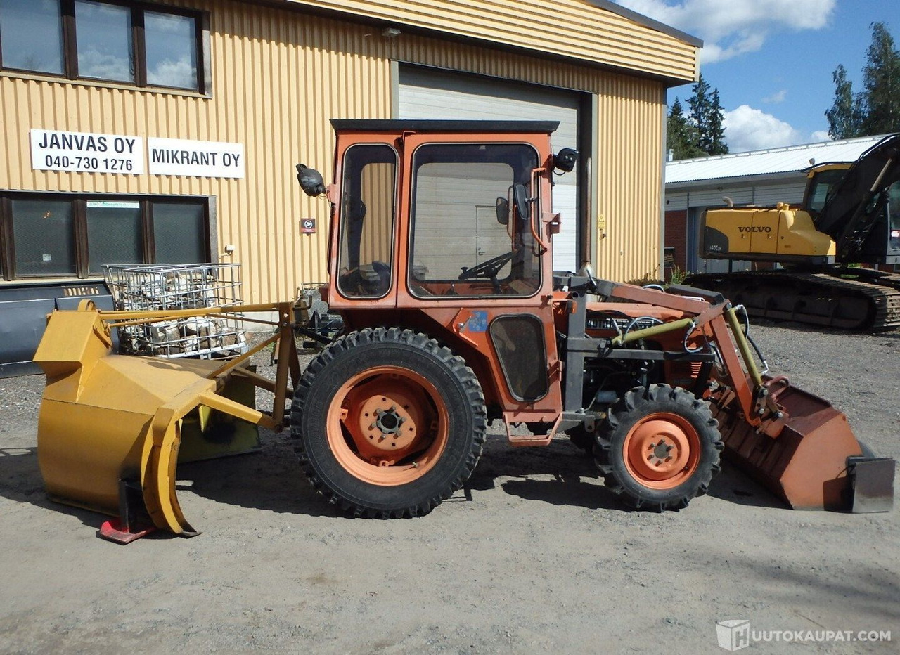 Kubota L 245 DT 4x4, 1980, 1.1 l, Diesel, 5 139 h, Forssa - Agricultural machinery: picture 5 Kubota L 245 DT 4x4, 1980, 1.1 l, Diesel, 5 139 h, Forssa - Agricultural machinery: picture 5