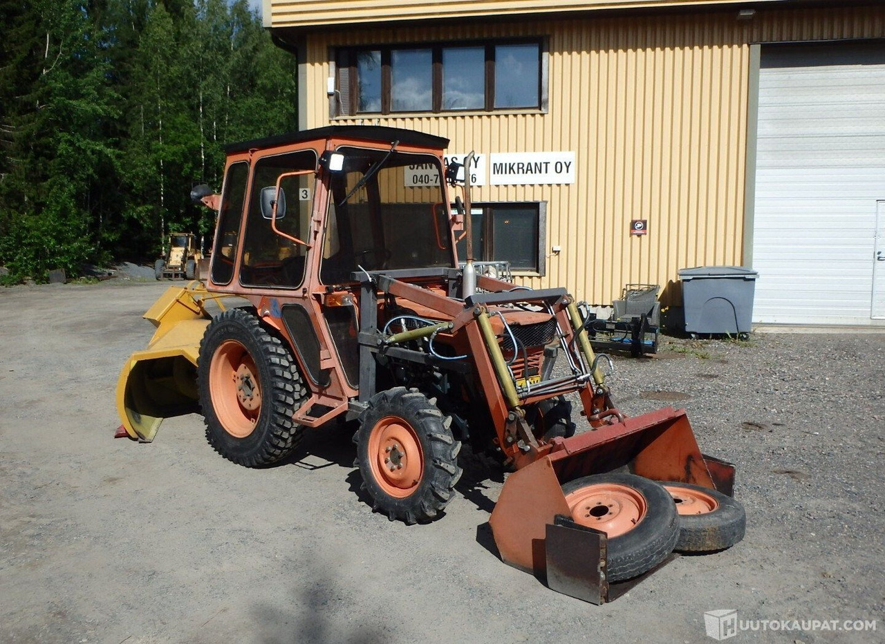 Kubota L 245 DT 4x4, 1980, 1.1 l, Diesel, 5 139 h, Forssa - Agricultural machinery: picture 4 Kubota L 245 DT 4x4, 1980, 1.1 l, Diesel, 5 139 h, Forssa - Agricultural machinery: picture 4