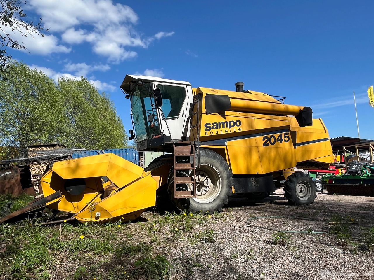 Sampo-Rosenlew 2045, leikkuupuimuri korjattavaksi hydro-suunnanvaihto, pienet tunnit, 1995, Espoo - Agricultural machinery: picture 1 Sampo-Rosenlew 2045, leikkuupuimuri korjattavaksi hydro-suunnanvaihto, pienet tunnit, 1995, Espoo - Agricultural machinery: picture 1