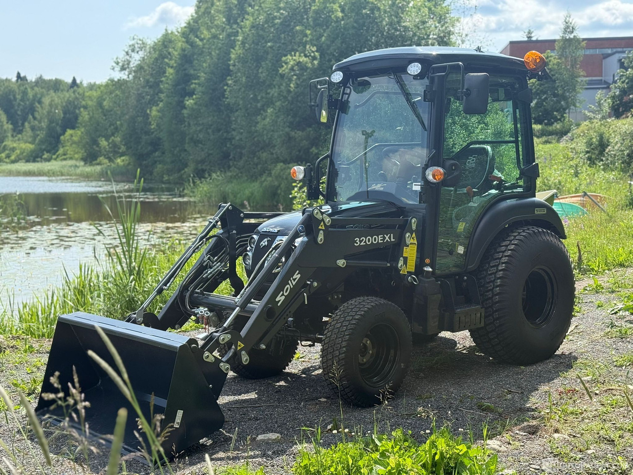 Solis 26 HST ohjaamolla ja etukuormaajalla, 2024, alvillinen, lähes ajamaton, Jyväskylä - Agricultural machinery: picture 1 Solis 26 HST ohjaamolla ja etukuormaajalla, 2024, alvillinen, lähes ajamaton, Jyväskylä - Agricultural machinery: picture 1