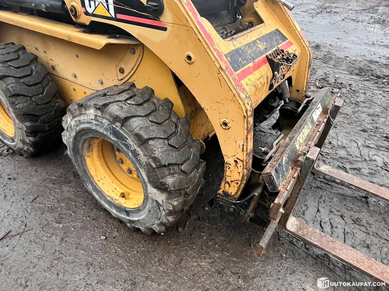 Cat 246 skid-steer loader with bucket and forks, 2002, Vihti leasing Cat 246 skid-steer loader with bucket and forks, 2002, Vihti: picture 12 Cat 246 skid-steer loader with bucket and forks, 2002, Vihti leasing Cat 246 skid-steer loader with bucket and forks, 2002, Vihti: picture 12