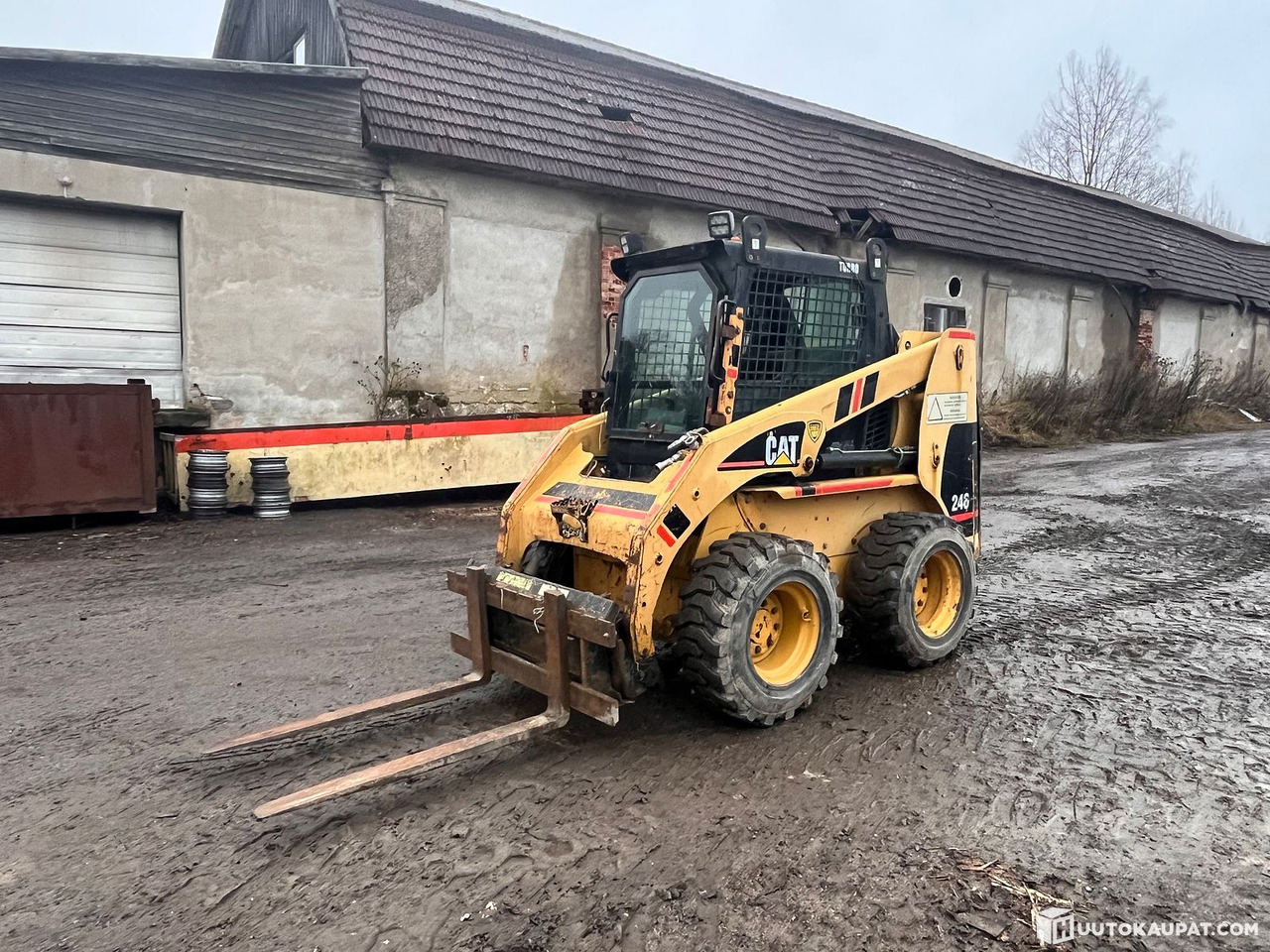 Cat 246 skid-steer loader with bucket and forks, 2002, Vihti leasing Cat 246 skid-steer loader with bucket and forks, 2002, Vihti: picture 8 Cat 246 skid-steer loader with bucket and forks, 2002, Vihti leasing Cat 246 skid-steer loader with bucket and forks, 2002, Vihti: picture 8