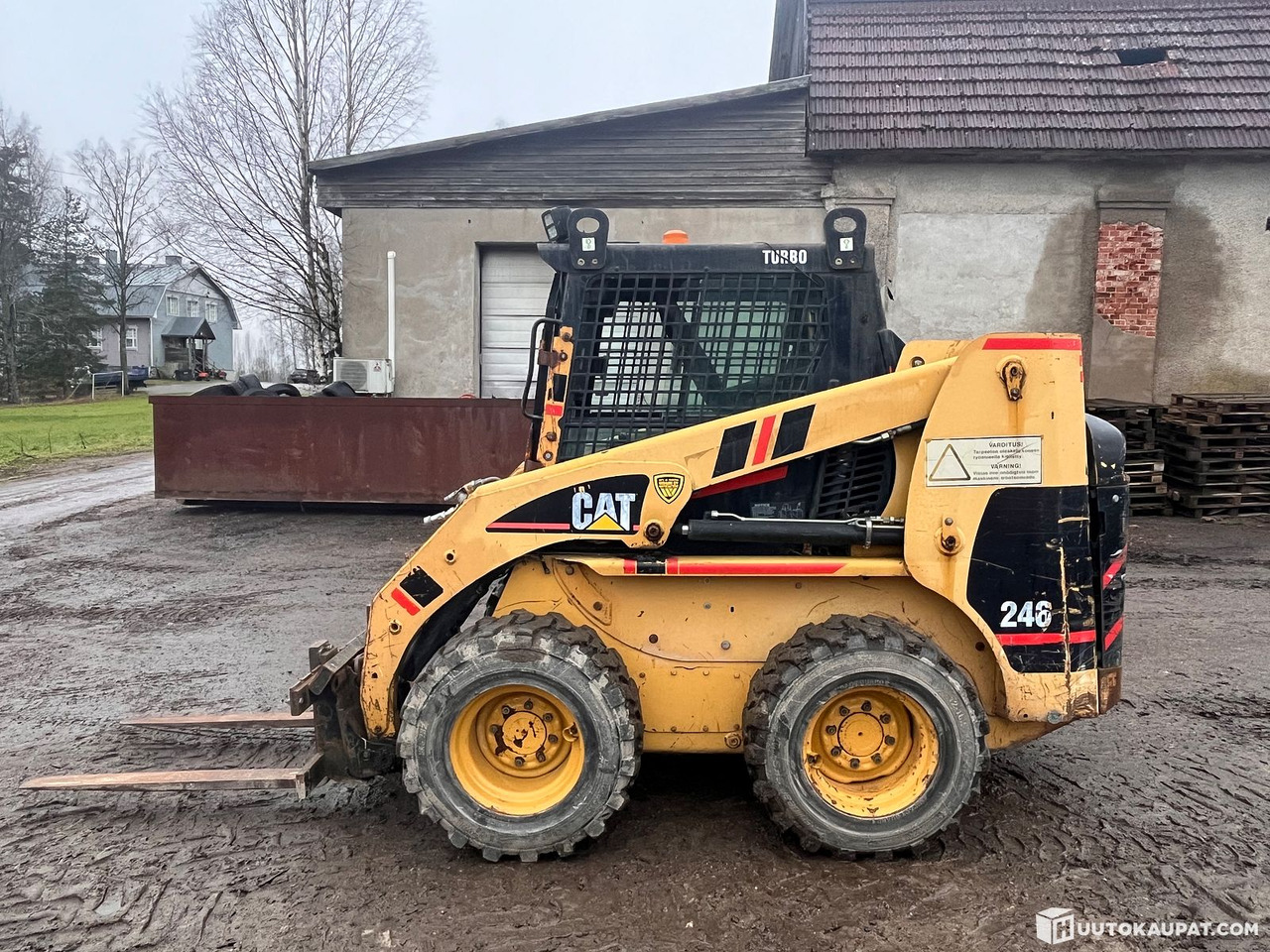 Cat 246 skid-steer loader with bucket and forks, 2002, Vihti leasing Cat 246 skid-steer loader with bucket and forks, 2002, Vihti: picture 7 Cat 246 skid-steer loader with bucket and forks, 2002, Vihti leasing Cat 246 skid-steer loader with bucket and forks, 2002, Vihti: picture 7
