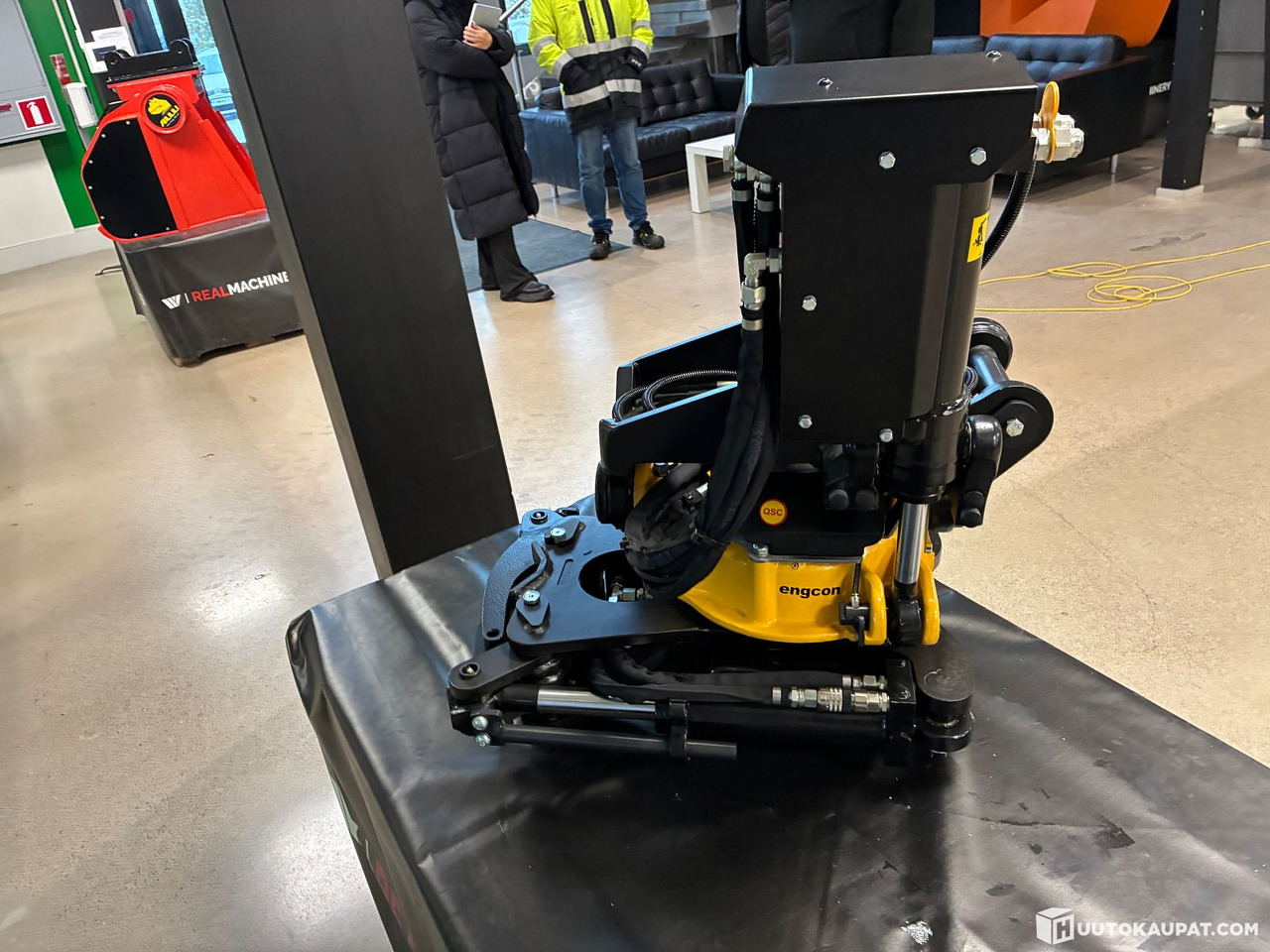 Engcon EC204 tiltrotator + grab, Lempäälä - Tiltrotator: picture 5 Engcon EC204 tiltrotator + grab, Lempäälä - Tiltrotator: picture 5