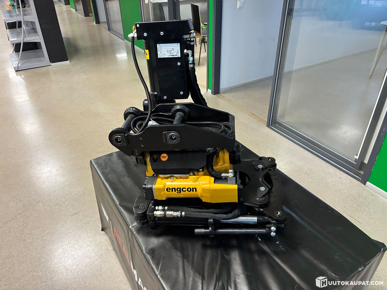 Engcon EC204 tiltrotator + grab, Lempäälä - Tiltrotator: picture 3 Engcon EC204 tiltrotator + grab, Lempäälä - Tiltrotator: picture 3