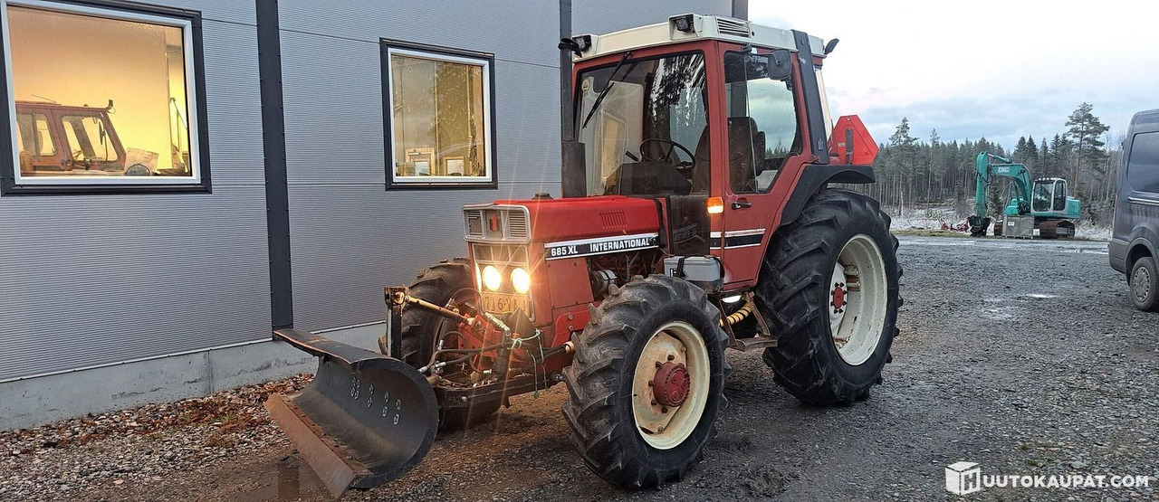 International 585XL, 1985, Diesel, 6 147 h Traktori, Kruunupyy - Farm tractor: picture 1 International 585XL, 1985, Diesel, 6 147 h Traktori, Kruunupyy - Farm tractor: picture 1