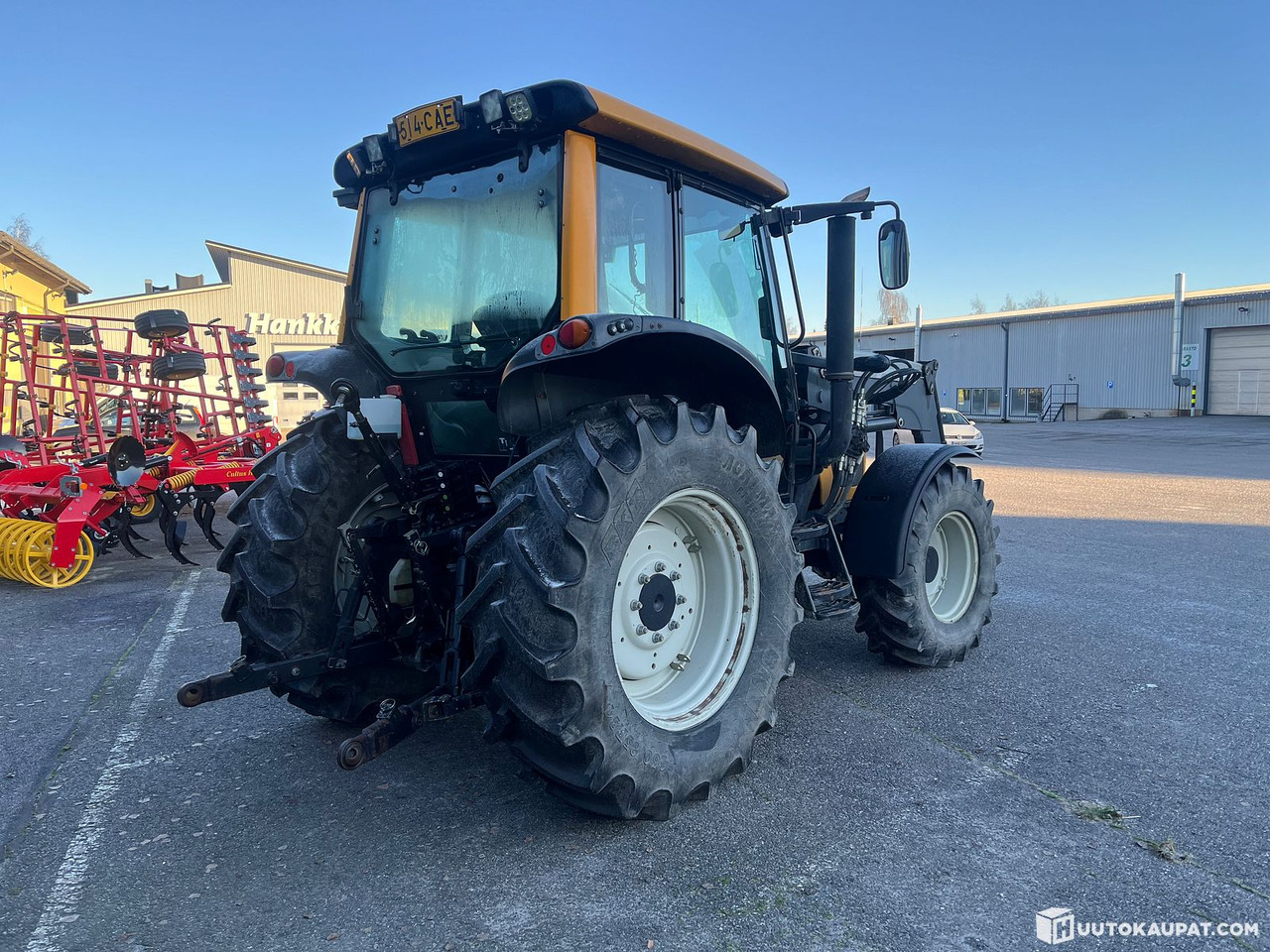Valtra N92, tractor with loader, 5,120 h, 2010, Salo - Farm tractor: picture 5 Valtra N92, tractor with loader, 5,120 h, 2010, Salo - Farm tractor: picture 5