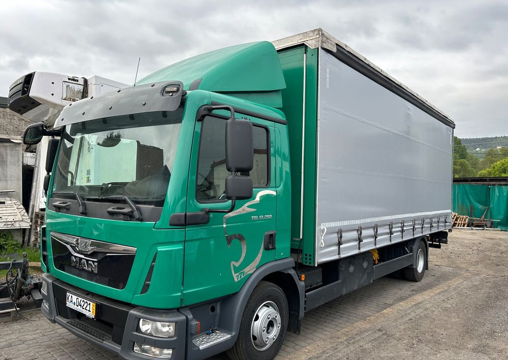 MAN TGL 12.250 6.2m AUTOMAT KLIMA z Niemiec ESP nowe opony EURO 6 / 4.75 rozstaw / zawiesie na wózek widłowy / TOP STAN / okazja nauka jazdy MOŻLIWOŚĆ DOSTOSOWANIA 12t - Curtain side truck: picture 3 MAN TGL 12.250 6.2m AUTOMAT KLIMA z Niemiec ESP nowe opony EURO 6 / 4.75 rozstaw / zawiesie na wózek widłowy / TOP STAN / okazja nauka jazdy MOŻLIWOŚĆ DOSTOSOWANIA 12t - Curtain side truck: picture 3