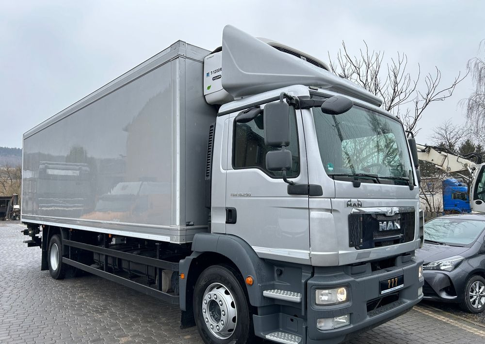 MAN TGM 18.290 TK 1200 R Spectrum THERMO King z Niemiec 8m / 20 palet / winda Klima / OKAZJA - Refrigerator truck: picture 2 MAN TGM 18.290 TK 1200 R Spectrum THERMO King z Niemiec 8m / 20 palet / winda Klima / OKAZJA - Refrigerator truck: picture 2
