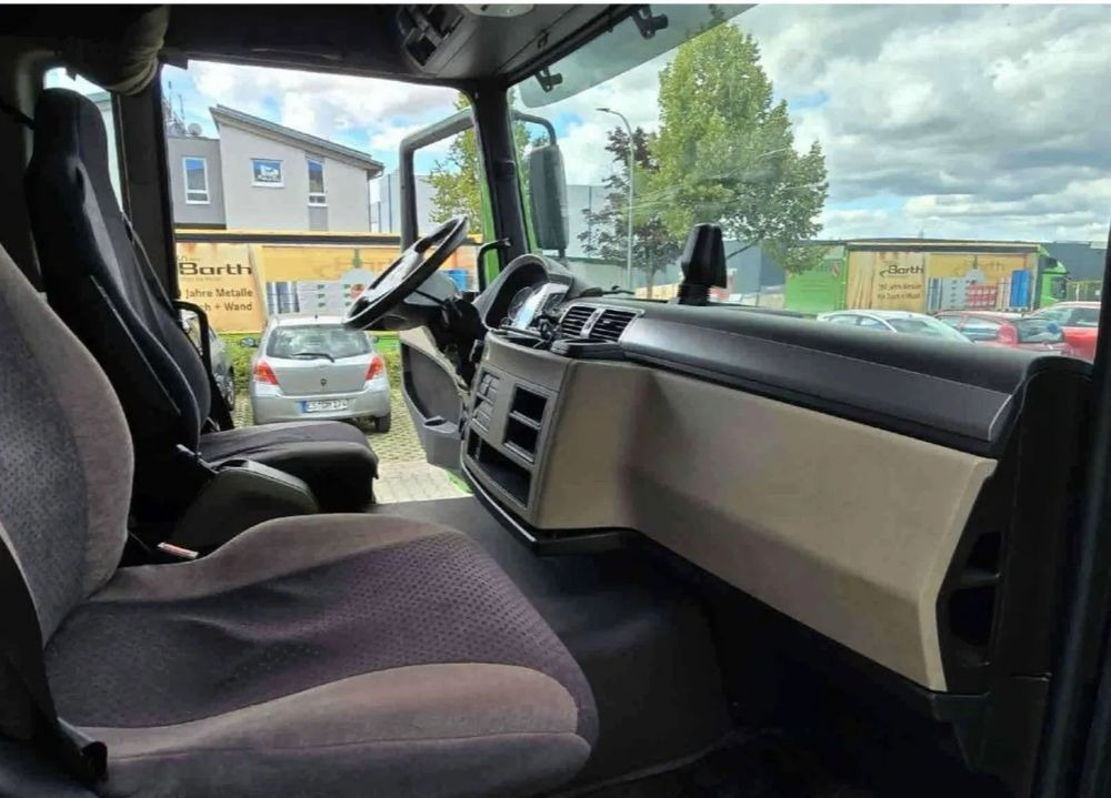 MAN Tgm 18.320 FULL SERWIS UNIKAT TOP ORYGINALNY PRZEBIEG z Niemiec AUTOMAT WINDA ACC Pirelli klima postojowa 18.250 18.290 15.250 15.290 15.320 - Curtain side truck: picture 3 MAN Tgm 18.320 FULL SERWIS UNIKAT TOP ORYGINALNY PRZEBIEG z Niemiec AUTOMAT WINDA ACC Pirelli klima postojowa 18.250 18.290 15.250 15.290 15.320 - Curtain side truck: picture 3