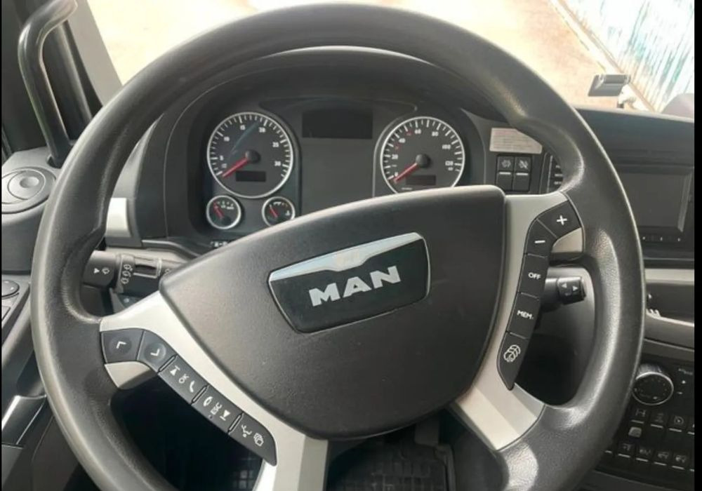 MAN Tgm 18.320 FULL SERWIS UNIKAT TOP ORYGINALNY PRZEBIEG z Niemiec AUTOMAT WINDA ACC Pirelli klima postojowa 18.250 18.290 15.250 15.290 15.320 - Curtain side truck: picture 5 MAN Tgm 18.320 FULL SERWIS UNIKAT TOP ORYGINALNY PRZEBIEG z Niemiec AUTOMAT WINDA ACC Pirelli klima postojowa 18.250 18.290 15.250 15.290 15.320 - Curtain side truck: picture 5