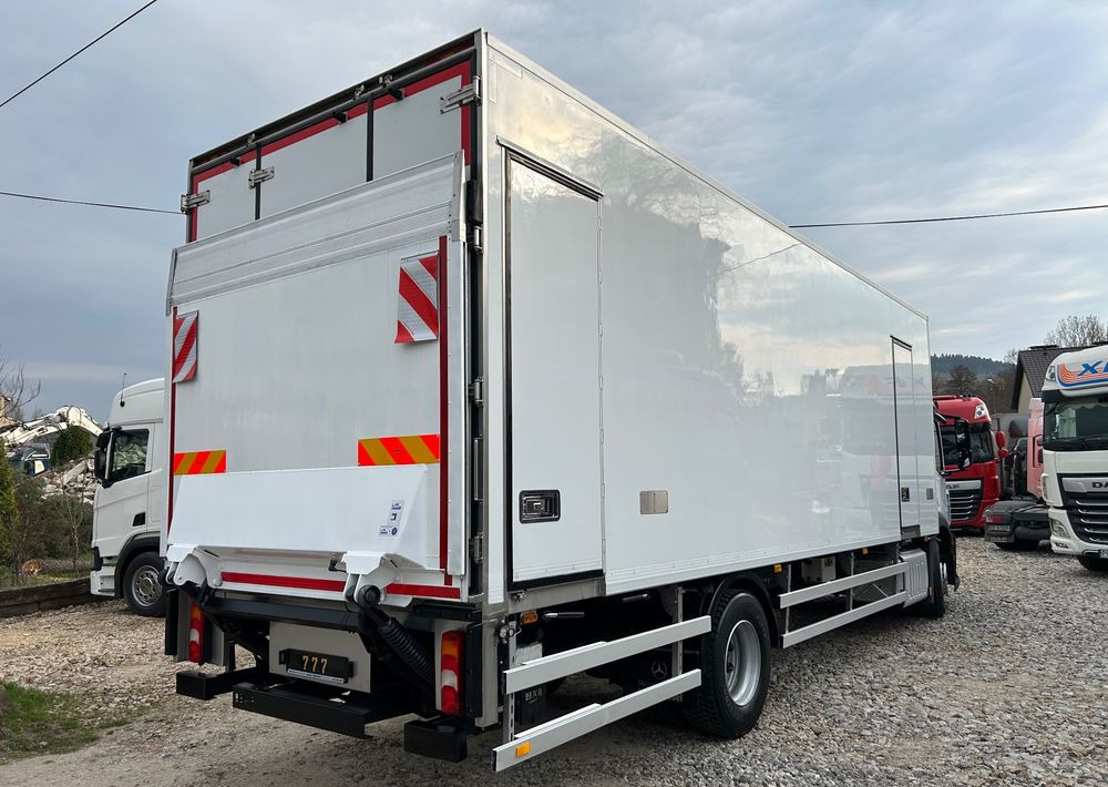 Mercedes-Benz Antos 1824 THERMO King DRZWI + winda + 2x drzwi boczne / 8.3m / z Holandii / KLIMA LEKKI / Axor man Tgm T1000-R - Refrigerator truck: picture 5 Mercedes-Benz Antos 1824 THERMO King DRZWI + winda + 2x drzwi boczne / 8.3m / z Holandii / KLIMA LEKKI / Axor man Tgm T1000-R - Refrigerator truck: picture 5