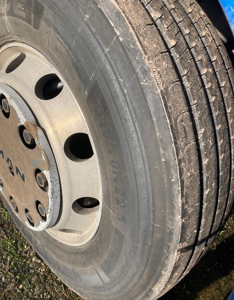 MAN TGS 18.400 NAUKA JAZDY z Niemiec NISKA KABINA ELKA AUTOMAT 4x2 STANDARD 315/70r22.5 SUPER STAN TGX 470 460 420 430 500 510 400 360 410 - Tractor unit: picture 4 MAN TGS 18.400 NAUKA JAZDY z Niemiec NISKA KABINA ELKA AUTOMAT 4x2 STANDARD 315/70r22.5 SUPER STAN TGX 470 460 420 430 500 510 400 360 410 - Tractor unit: picture 4