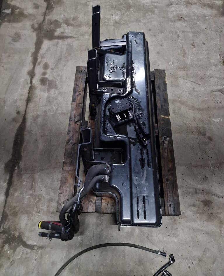 Scania Zbiornik kompletny Smok Ssak AdBlue R Euro6 2173142 2140808 Scania Zbiornik kompletny Smok Ssak AdBlue Scania R Euro6 2173142 2140808 truck - AdBlue tank for Truck: picture 3 Scania Zbiornik kompletny Smok Ssak AdBlue R Euro6 2173142 2140808 Scania Zbiornik kompletny Smok Ssak AdBlue Scania R Euro6 2173142 2140808 truck - AdBlue tank for Truck: picture 3