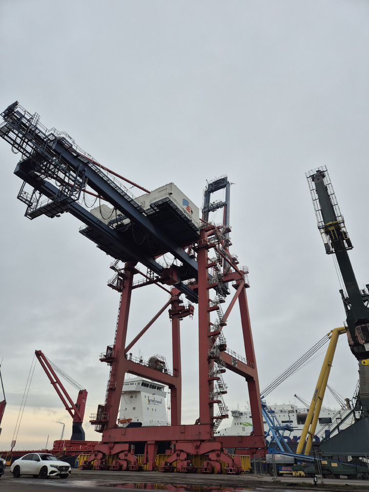 ZPMC STS crane - Port equipment: picture 2 ZPMC STS crane - Port equipment: picture 2