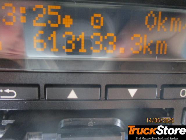 Mercedes-Benz Actros 2548 - Curtain side truck: picture 2 Mercedes-Benz Actros 2548 - Curtain side truck: picture 2